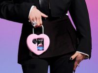 OPPO bắt tay AMBUSH ra mắt ốp lưng hình ổ khóa trái tim cho điện thoại gập