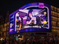 Samsung ứng dụng công nghệ DeepScreen® Alive, tổ chức livestream tương tác ngay tại giao lộ Piccadilly Circus – London
