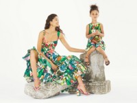 Xu hướng thị trường thời trang “Family matching outfits”