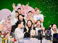 Người người nhà nhà livestream tiền tỷ, miếng bánh này có thật sự “dễ ăn”?