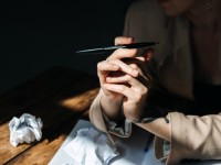Nghề viết: Có “rẻ” khi trở thành “nghề dễ nhất”?