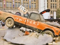 Universal Pictures tái hiện khung cảnh đổ nát để quảng bá cho bộ phim “Twisters”