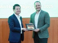 Grab Việt Nam ký kết thỏa thuận hợp tác với UBND Thành phố Huế