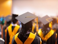 Phụ huynh Việt ngày càng đầu tư “mạnh tay” vào việc học của con, kể cả khi thu nhập giảm