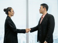 Quyền lực thật sự nằm trong tay ai?