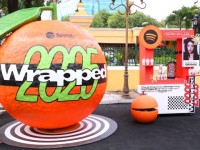 “Cho chị ly nước cam” – Happiness Saigon đưa văn hoá mạng Việt Nam ra đời thực qua “Spotify Wrapped 2025”