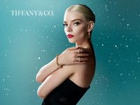 Tiffany & Co. – Bán giấc mơ xa xỉ trong chiếc hộp xanh