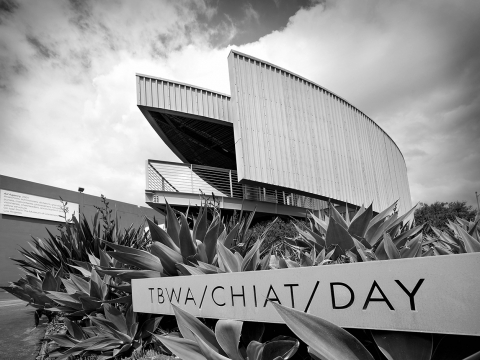 Ghé thăm văn phòng agency quảng cáo của Apple: TBWA/Chiat/Day Los Angeles